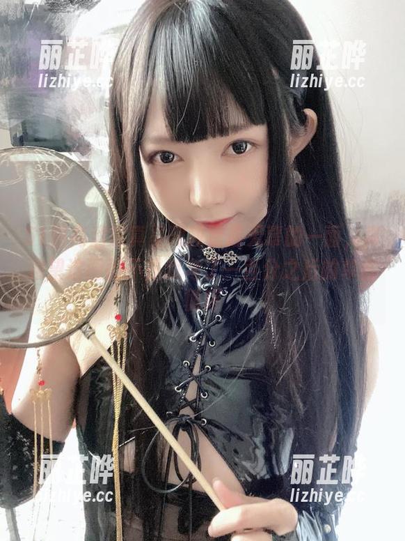 51酱高清写真呈现教室最无辜的一面，真希望这画面不是我考了一百分之后的单曲循环