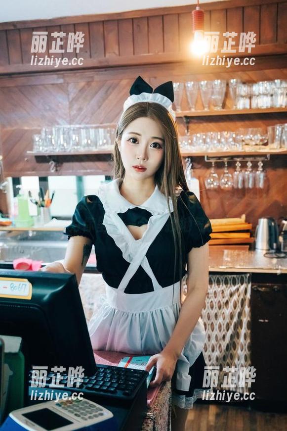 你以为天使只能在云上飞？Bomi(普美)的图库为你呈现一个更接地气的作品！