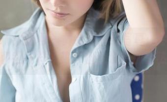 GIRLT果团网 - 黄歆苑在线写真：今天的夏天和我一样火热，但我没有那么热乎！