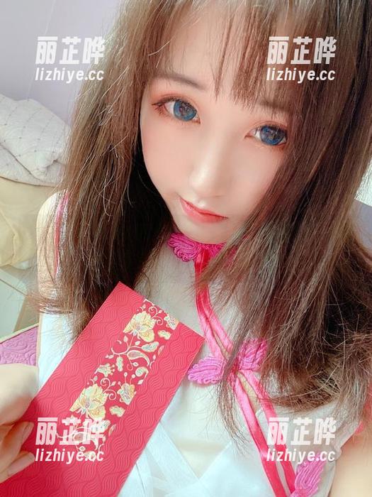 KuukoW 不觉得KuukoW的旗袍私拍原图就是一颗无形的糖吗?一口下去满是怀旧。