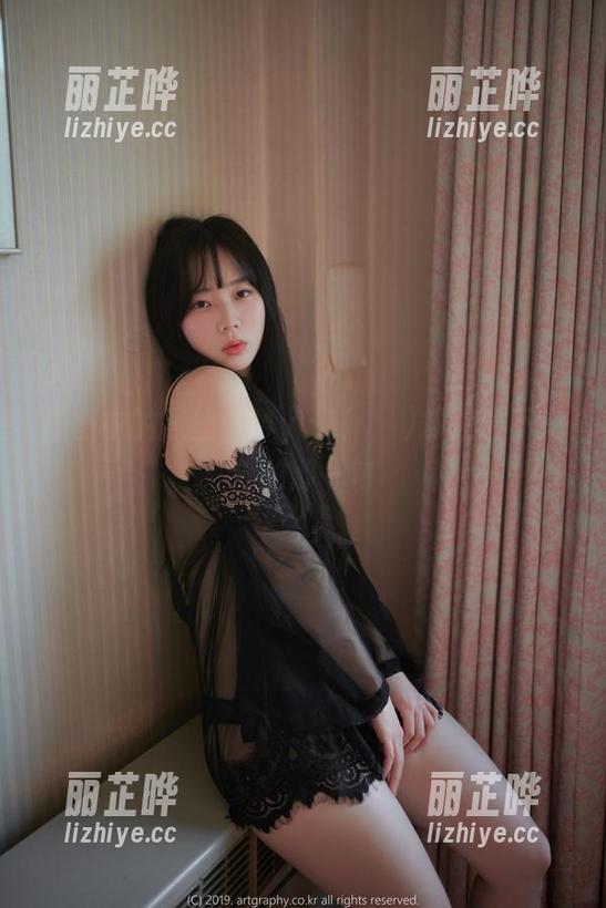 原图中的黑丝，MyuA(뮤아)却是最不安分的那一句