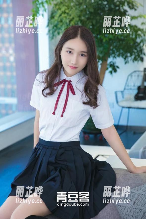 QingDouKe青豆客-张美荧 QingDouKe青豆客 - 张美荧的婚纱图集,时而优雅时而张扬,谁说穿上婚纱就不能像个皇后?