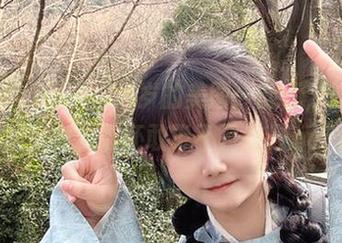 Sayako＿今年4岁的美图：能代，照片里看她那活力，谁还敢说不是在开party！