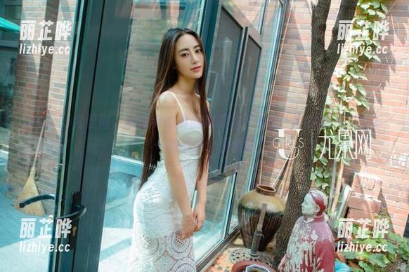 UGirls尤果网-乔依琳 UGirls尤果网 - 谁说乔依琳的高跟鞋不会撩?私房图片中的每一帧都是个悄悄话