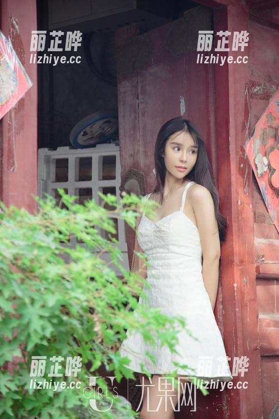 UGirls尤果网 - 揭开杨晨晨的旅拍原图，分享的每一刻都像是在说：来啊，看我！