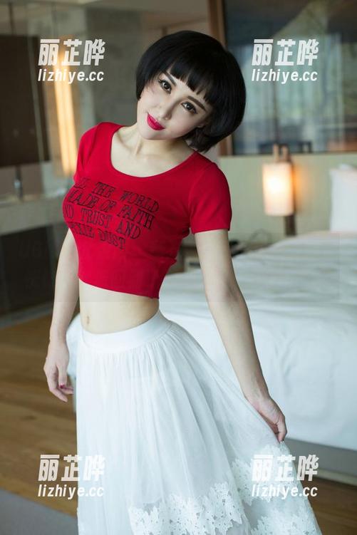 UGirls尤果网 - 翻开赵伊彤的少女套图，恍惚间就像回到了那个无忧无虑的年纪。