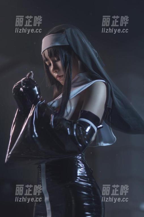 Uki雨季美图有什么了不起？就是一件靡烟旗袍带来的些许遐想！