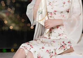 Xiuren秀人网 - Elise谭晓彤的夏日合集：太阳下的冒险，快来看我怎么“黑”的！