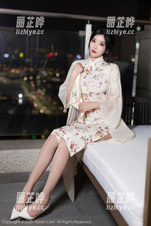 Xiuren秀人网-Elise谭晓彤 Xiuren秀人网 - Elise谭晓彤的夏日合集:太阳下的冒险,快来看我怎么“黑”的!