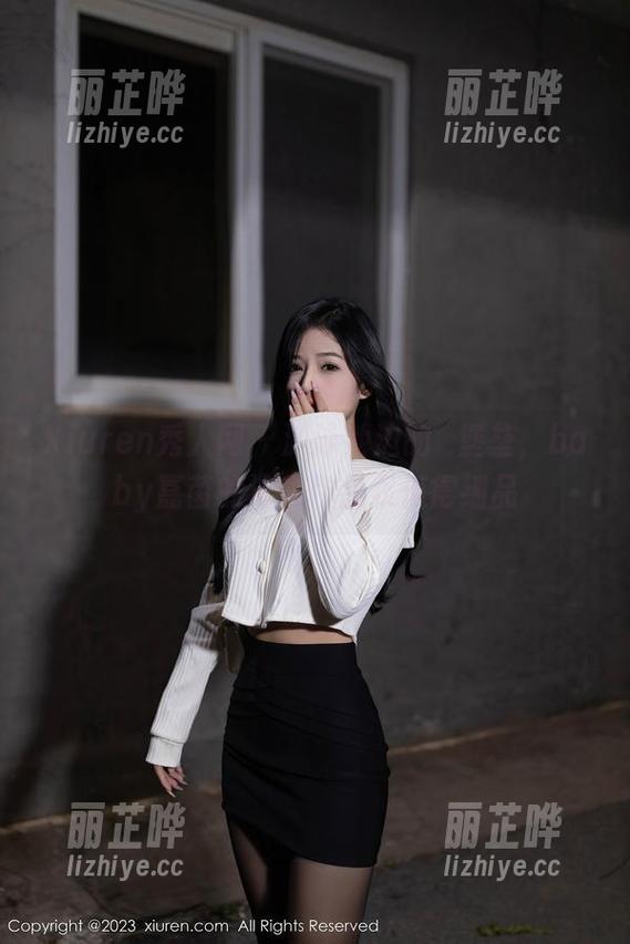 Xiuren秀人网 - 游泳池边的ซ堡垒，baby嘉茵的泳衣作品集值得细品