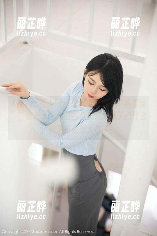 Xiuren秀人网-小沫琳 Xiuren秀人网 - 想看小沫琳的“裤里丝”,但是无圣光的图包里好像藏了点什么,我是不是想太多了?