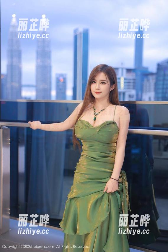 Xiuren秀人网-徐莉芝Botty Xiuren秀人网 - 这就是徐莉芝Botty的白裙写真合集,明明光着脚显得更优雅,为啥我这么穿还总崴脚?