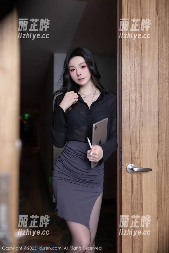Xiuren秀人网 - 林文文的写真：瑜伽姿势好有趣，下载不下载无所谓