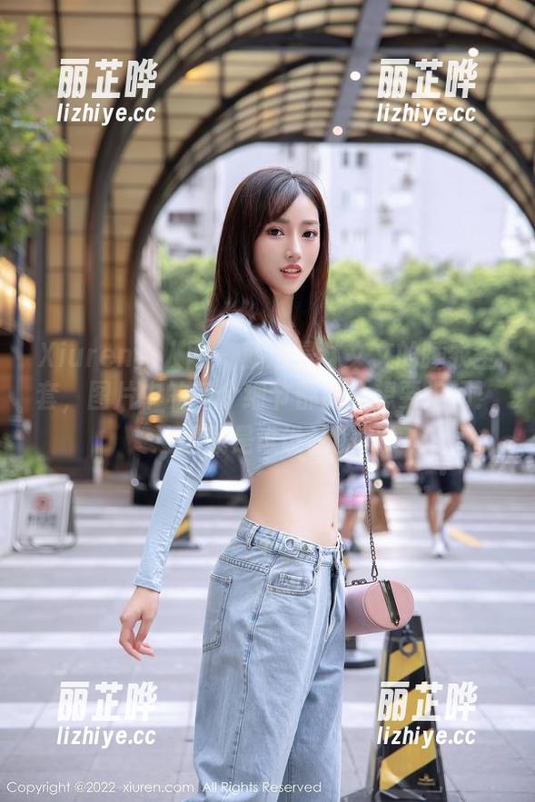 Xiuren秀人网 - 就这是林文文的睡衣全套，图片中的每个细节都让人想要追问：这剪裁是谁设计的？