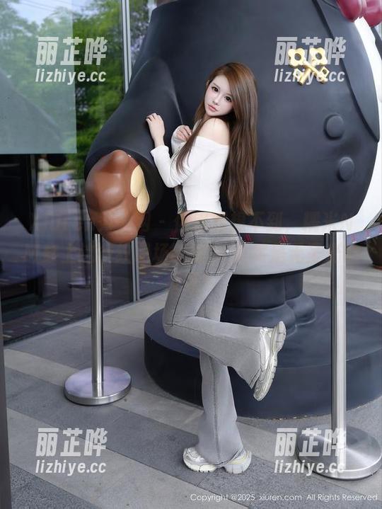 Xiuren秀人网 - 你绝对想不到，糯米NM穿上这条纹职场制服OL竟然是无圣光的反叛！
