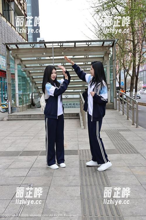 Xiuren秀人网 - 看黄歆苑如何将吊带玩出花儿：猛戳这个图片合集
