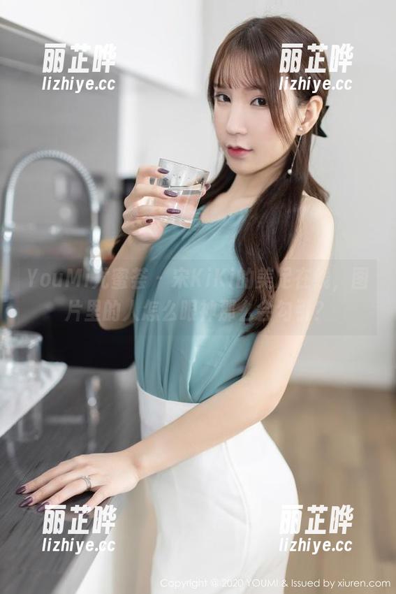 YouMi尤蜜荟 - 宋KiKi的美足在线，图片里的人怎么眼神那么会勾引？