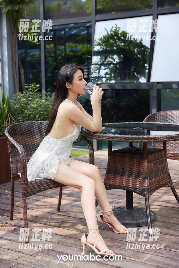 YouMi尤蜜荟-您的蛋蛋 YouMi尤蜜荟 - 这里有您的蛋蛋,轻松驾驭庄园女仆的私拍!套图体验超给力!