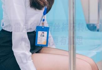 看shimo霜月如何用丝袜玩转cos，这图片的味道真有意思