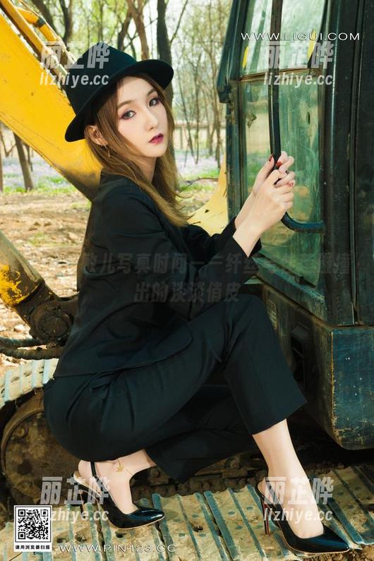 丽柜 - 敏儿写真时间——纤丝与佳莲碰撞出的淡淡俏皮