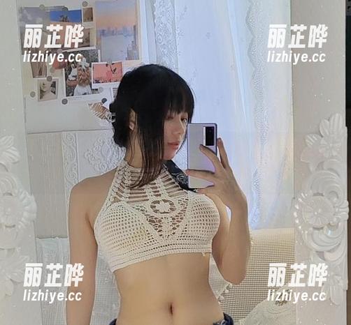 不止是眼镜，九言的美图里有种若即若离的吸引～