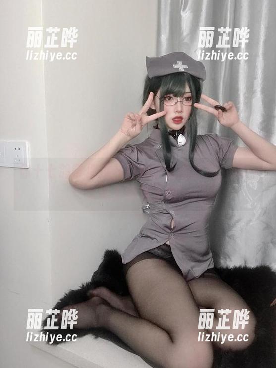 你十七鸽带你揭开白色护士的原图，嘿！太吸引眼球了吧。