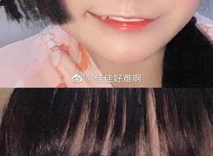 在线打Call，佳佳酱ovo的蓝色吊带体操服，随便一拍都能出大片！