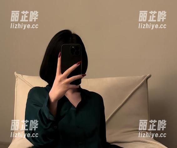 保守的二舅妈 微密圈 - 保守的二舅妈带来的吊带袜、新图包,貌似又要引发轰动了…我只想说,太奇葩了吧。