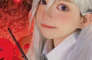在六二二同学的最新高清学姐图片中我发现了一丝...有趣的味道。