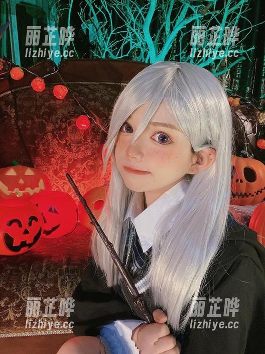 六二二同学 在六二二同学的最新高清学姐图片中我发现了一丝...有趣的味道。