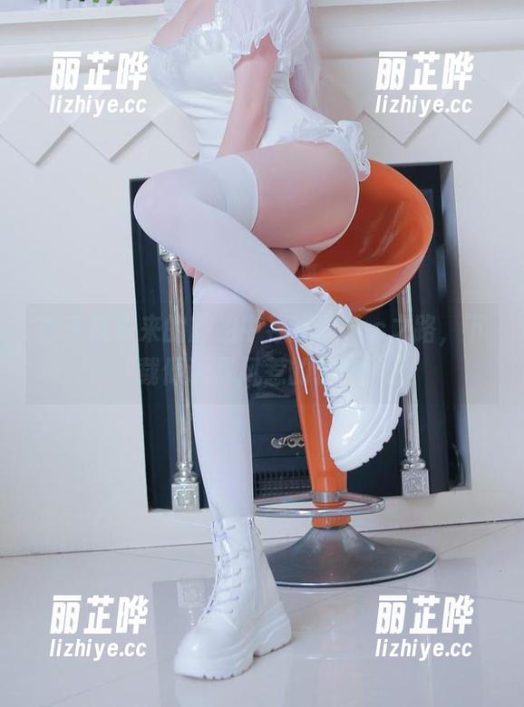 在千夜未来的旅拍中寻找到cos之路，下载倾诉暴风惹的情节！