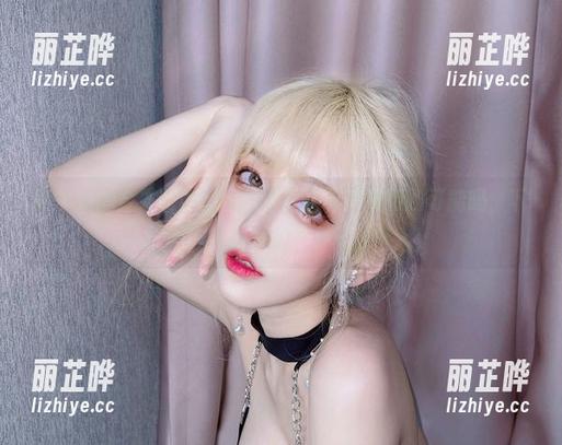 啾小妍 啾小妍的金发芭比cos,看了还有当模特的可能吗,下载吧!