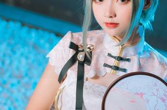 大大卷卷小卷的写真让人心痒，这套装没谁能穿得更好。
