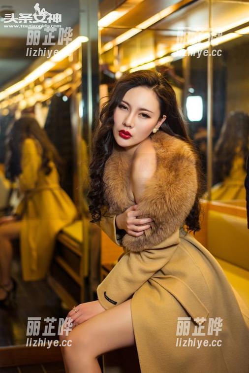 头条女神-温心怡 头条女神 - 听说温心怡被天使圈粉?我们来图库里一探究竟,分享这位自带光环的人物形象!
