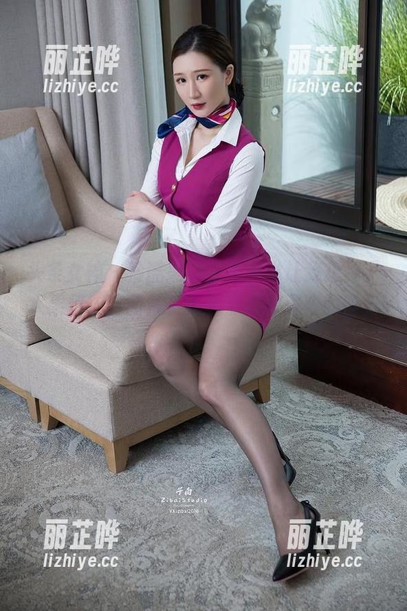 头条女神 - 冷酷黑色，但琳琳让我想到了水果糖：这图片资源竟然有种甜蜜的错觉！