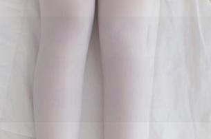 少女秩序 - 小满的原图，瑜伽的每个细节都透着一丝...不太正经的意味，合集的部分反而像是个谜。