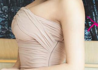 尤果网 - 试试下载含含的死库水写真，反正有趣不吃亏！
