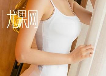 尤果网 - 高清美图——琳丽在泳池里的每一个姿势，怎么就这么对我胃口呢？