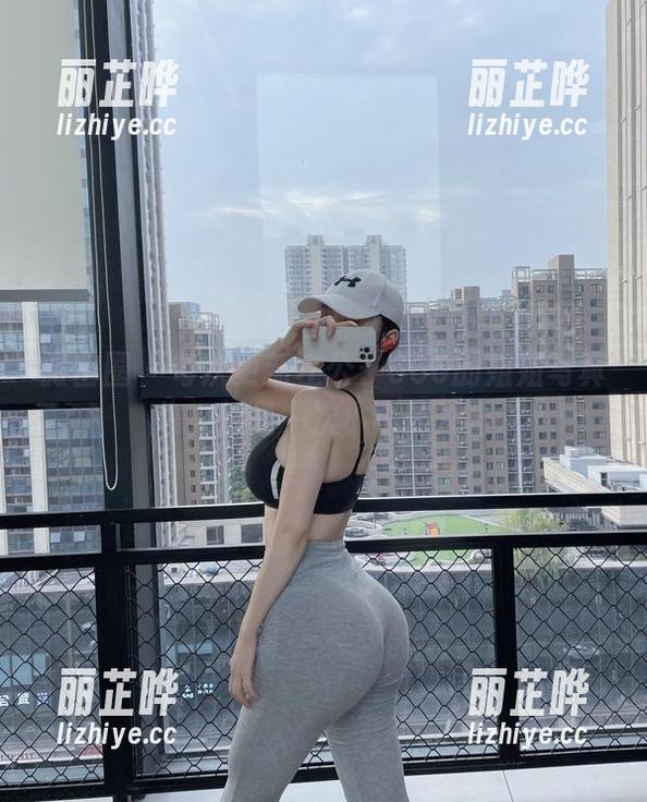 微密圈 - 每次更新左公子666的姐姐写真集，都是一次小小的冲击