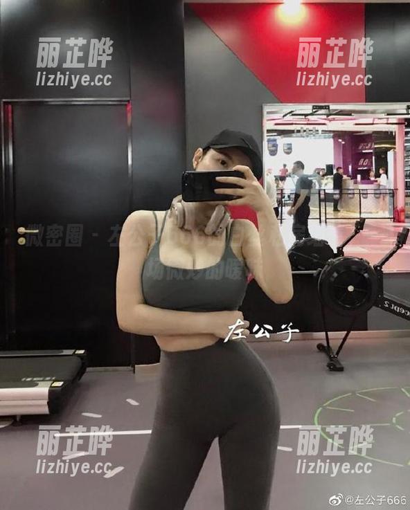 微密圈 - 左公子666的白丝私房细节，一场微妙的暧昧