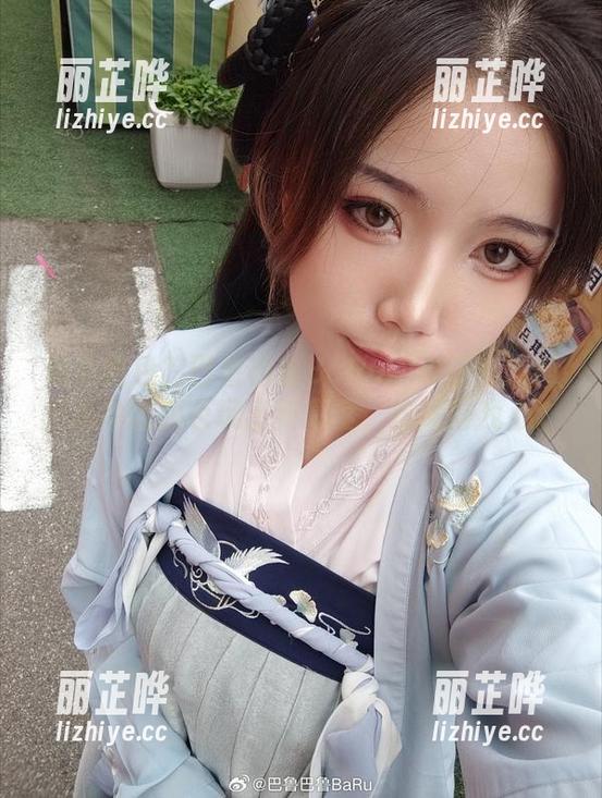 黑色图包？巴鲁巴鲁BaRu的确懂得如何把简单的颜色玩出新高度，这深得我心。