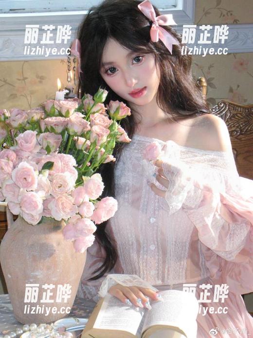 怡子yiii 怡子yiii修女写真:天使与叛逆的短暂交融