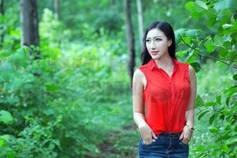推女郎 - 别等了，紧急更新！嘉宝贝儿的护士写真，这颜色好像能治百病！
