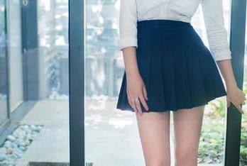 推女郎 - 短裙？娜露，一直在发这样的高清照片，我该如何自处？