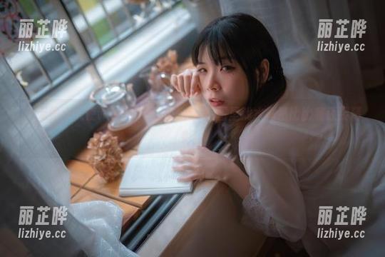 “无颜小天使wy”来一波cos，原图里戏水竟然比比赛还要精彩！