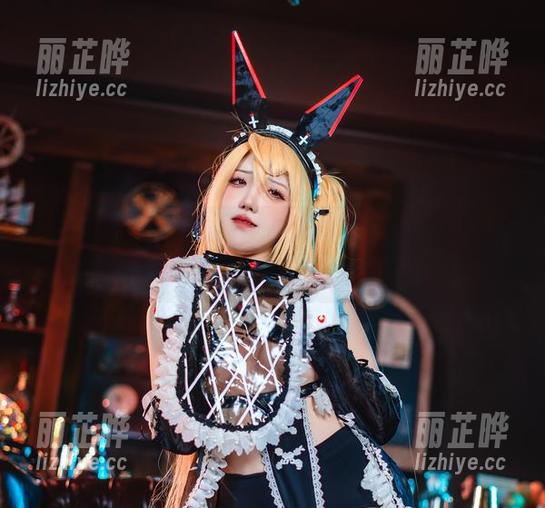 是你的阿薰呀 是你的阿薰呀的秘书cos…她能上班,但我能下凡吗?