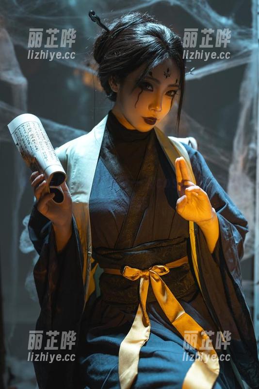 修女气质？杏仁曲奇一波cos合集，让你想入非非！