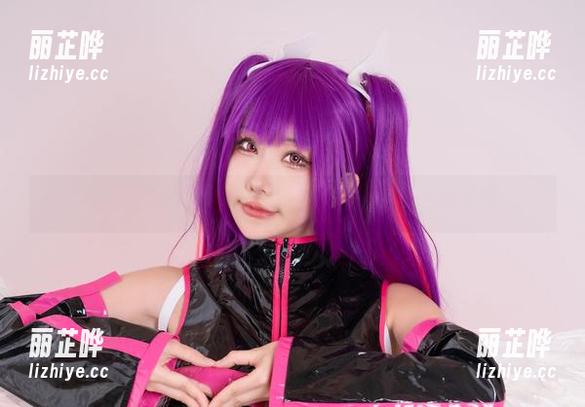 杨衣yangyi的私拍：裤里丝，难以抵挡的诱惑