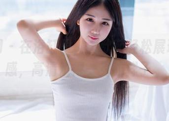 果团网 - 在浴缸里，黄歆苑轻松展现小性感，高清难得一见的样子。
