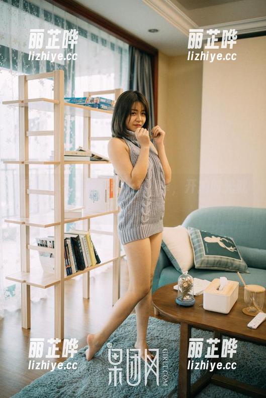 果团网 - 当短裙遇上龚玥菲，开拍时光就这么轻松！